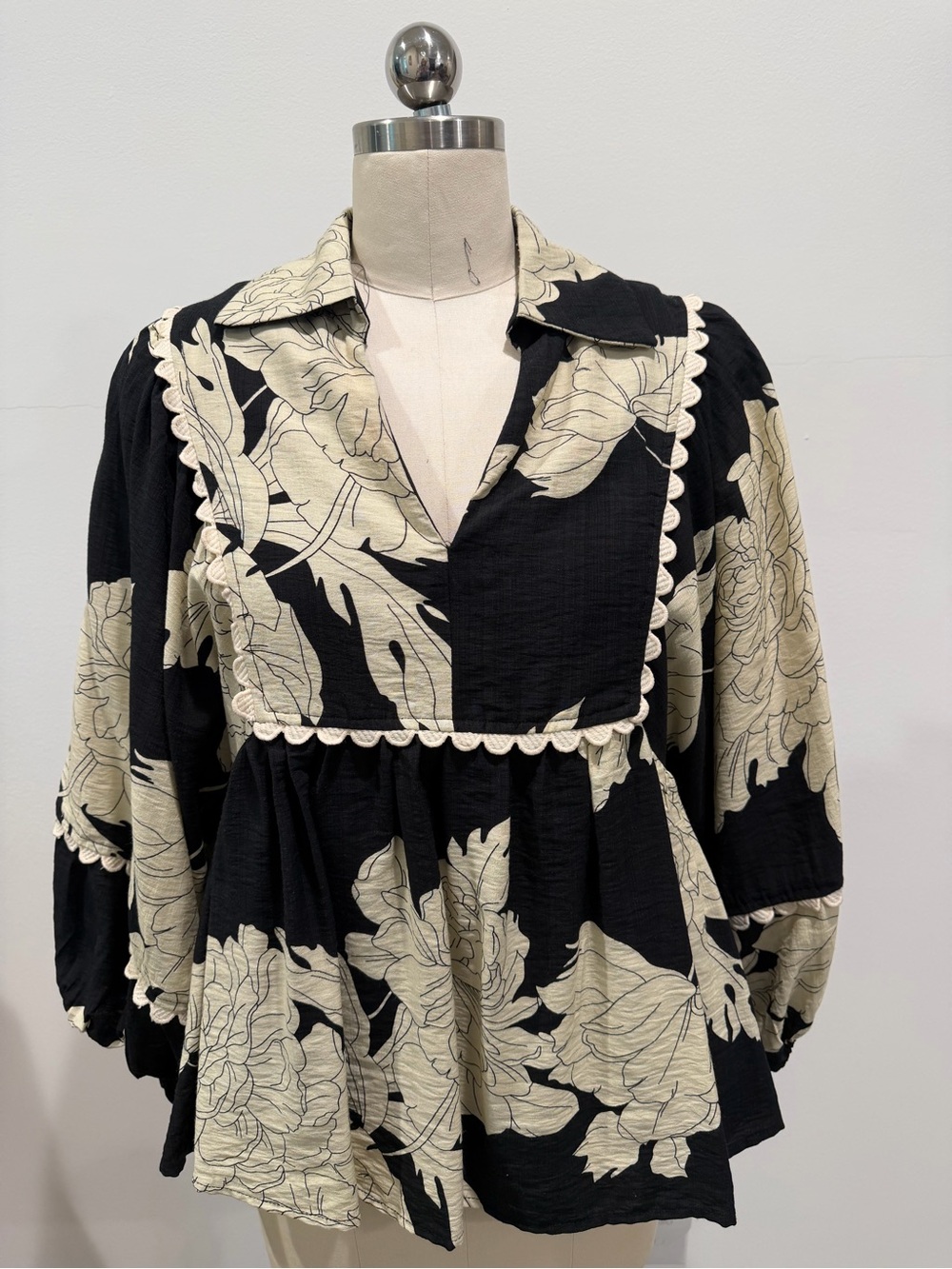 Entro Black and Cream Floral Peasant Blouse